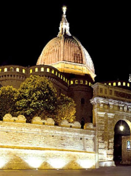 La Casa Di Isabella Loreto Exterior photo